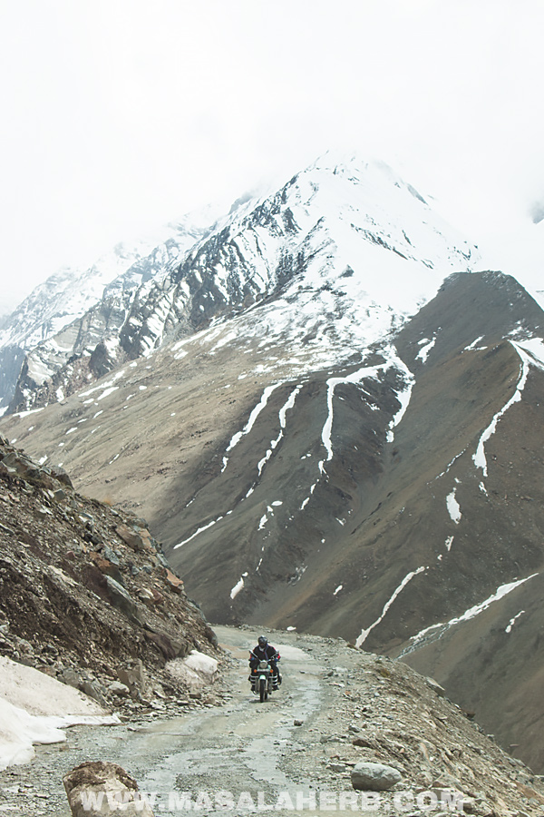 dangerous roads Himalayas