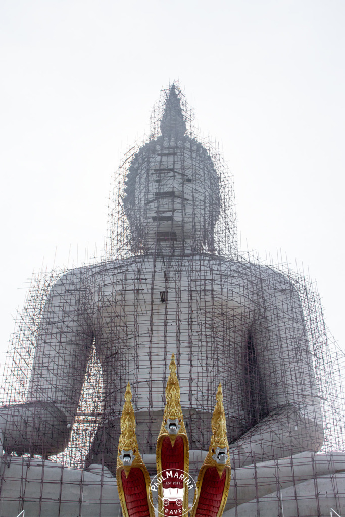 larg buddha at Wat Muang