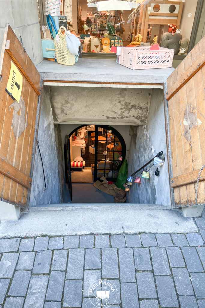 Underground vaulted cellar shop in Bern