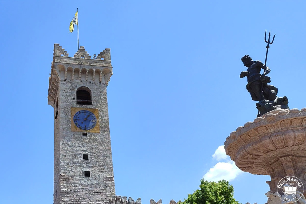 Torre Civica tower Fontana del Neptuno (Neptune fountain)