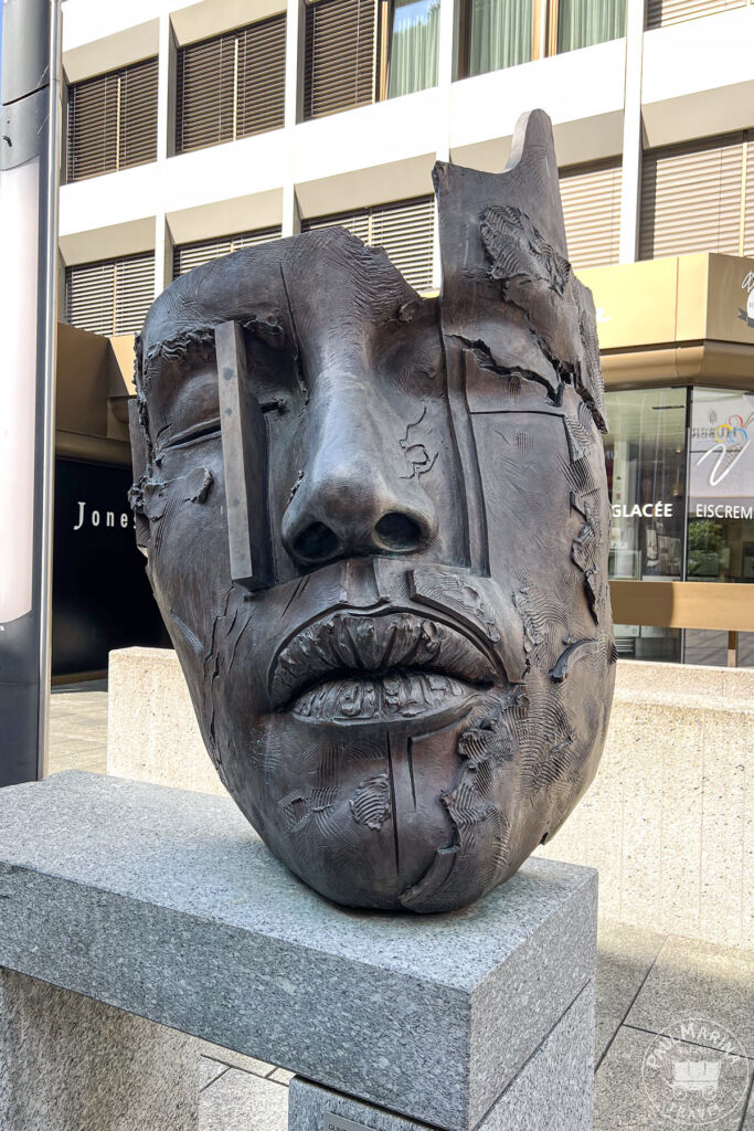 African King bronze sculpture by the German artist Gunther Stilling