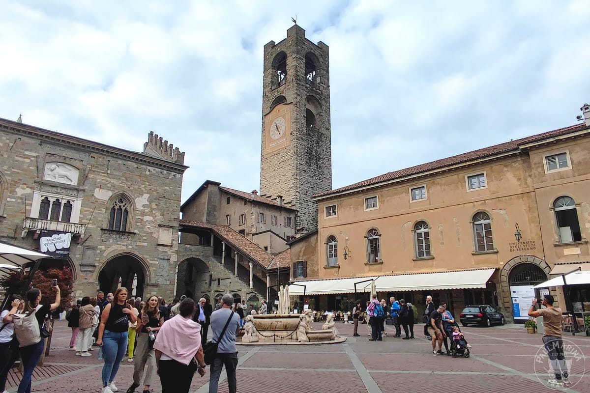 Bergamo old town square
